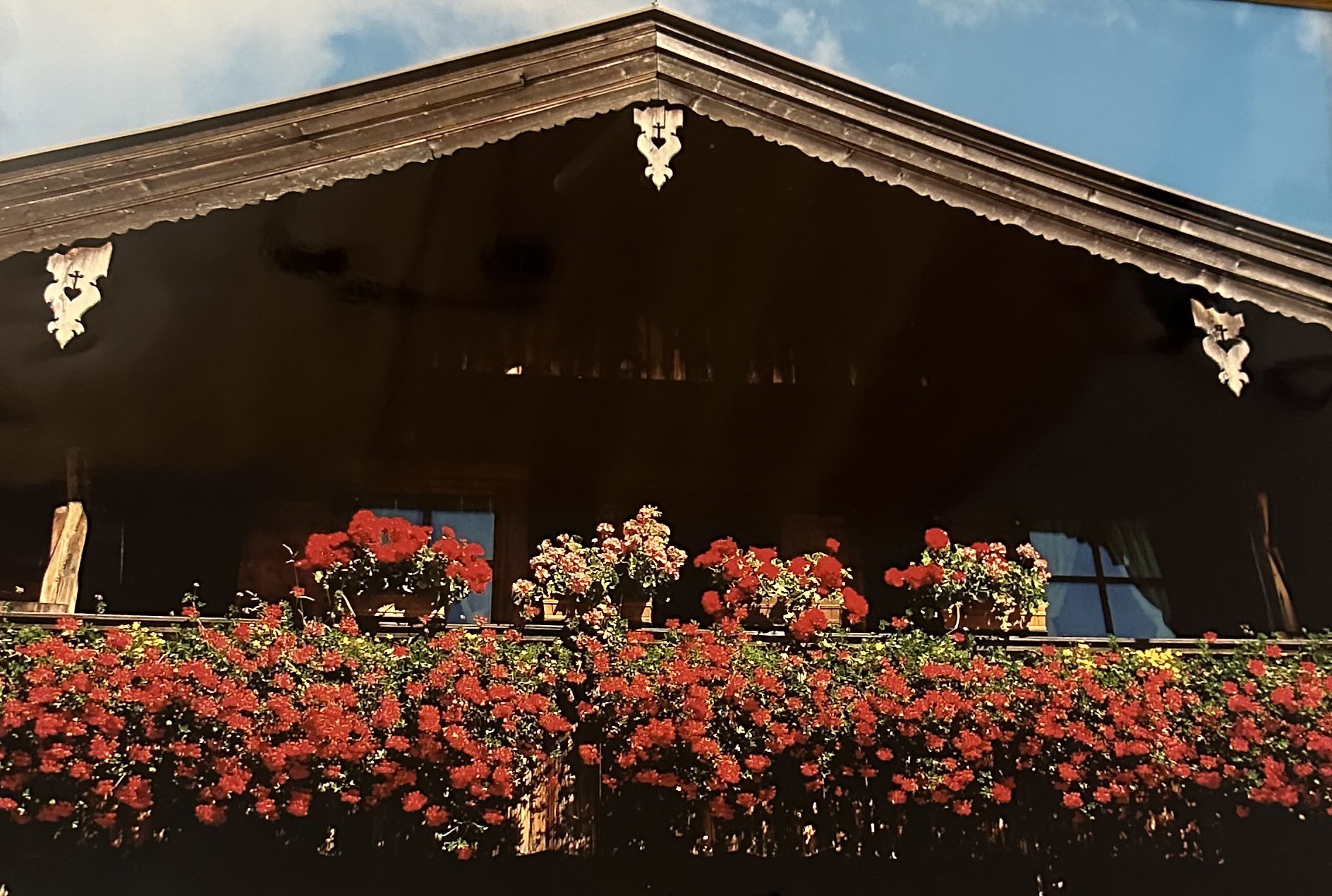 Seifensiederhaus mit Blumenschmuck von vorne